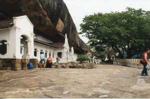 Dambulla grotte Budda 4 - esterno.jpg